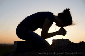 woman-on-knees-in-prayer