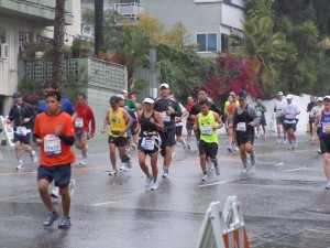 runners-in-rain