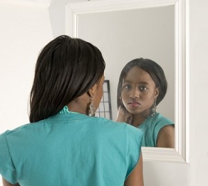 black-girl-looking-in-the-mirror